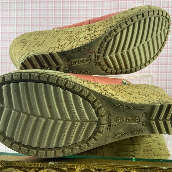 CROCS wedge sandals. - Picture 10 of 14